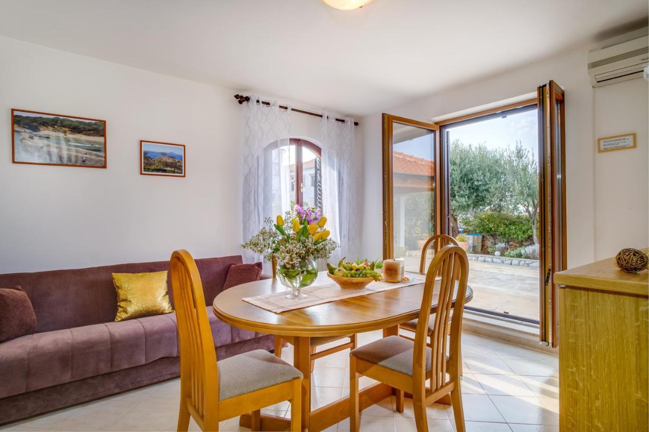 Apartments Franjo Mali Lošinj Dış mekan fotoğraf