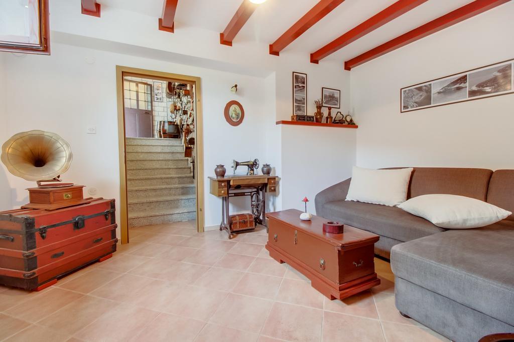 Apartments Franjo Mali Lošinj Oda fotoğraf
