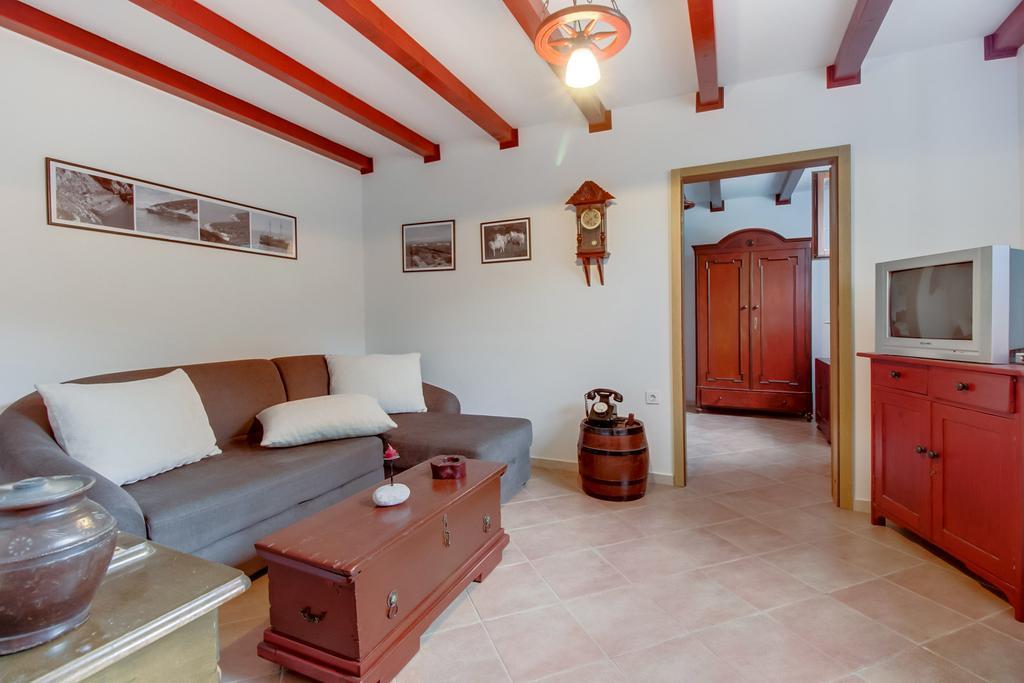 Apartments Franjo Mali Lošinj Oda fotoğraf