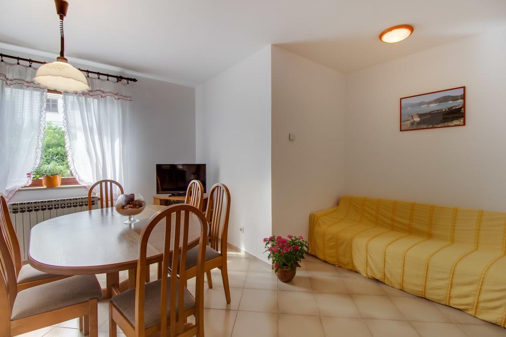 Apartments Franjo Mali Lošinj Oda fotoğraf