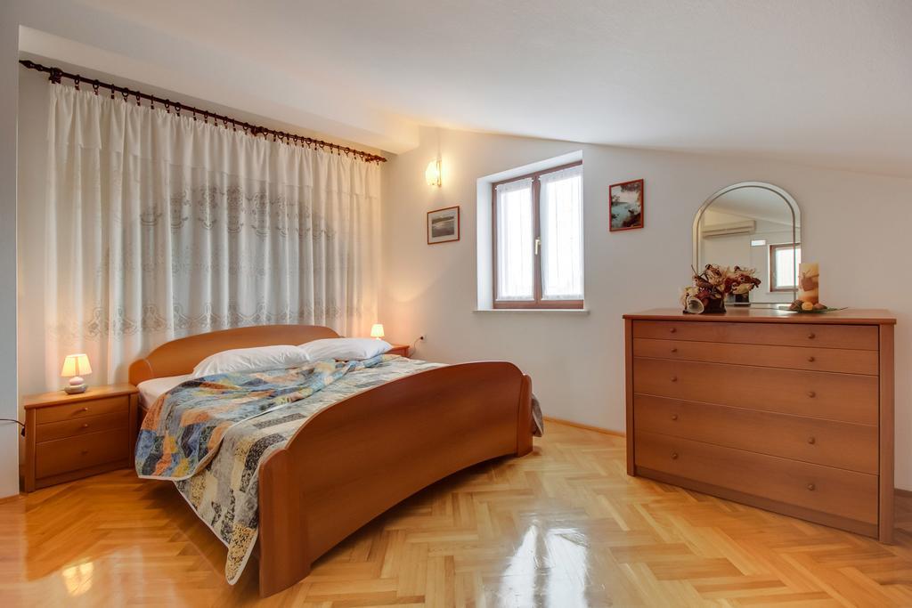 Apartments Franjo Mali Lošinj Oda fotoğraf