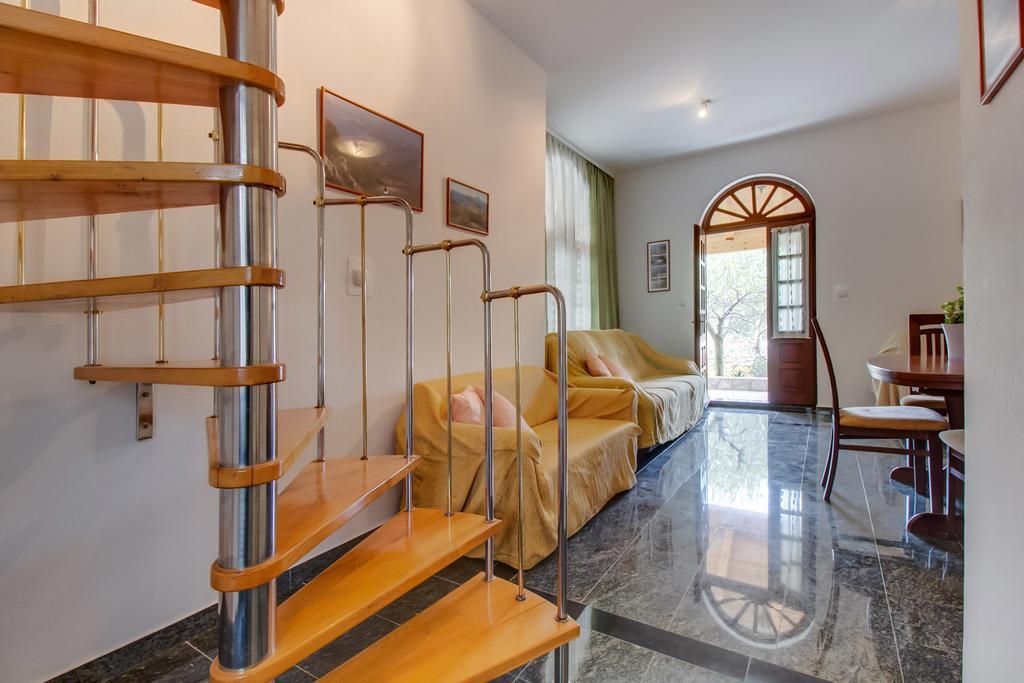 Apartments Franjo Mali Lošinj Oda fotoğraf