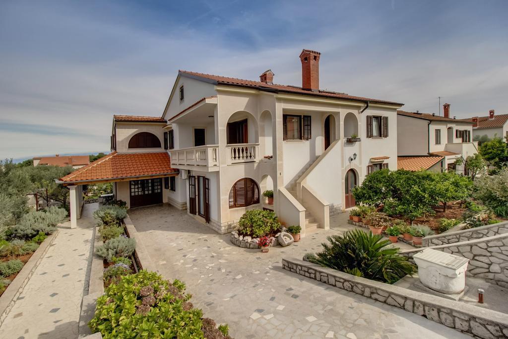 Apartments Franjo Mali Lošinj Oda fotoğraf